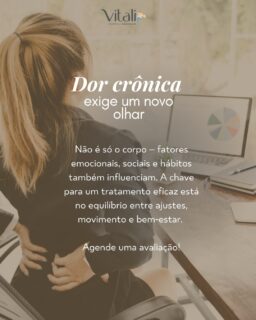 Corpo e Mente: A Dupla Essencial no Controle da Dor!

Se você sofre com dor crônica, já percebeu que ela não afeta apenas o corpo, mas também sua mente e emoções? 

Estudos mostram que tratar a dor somente com exercícios físicos pode não ser suficiente – é preciso trabalhar o sistema nervoso também!

Aqui estão 3 abordagens corpo-mente que ajudam a reduzir a dor de forma mais completa:

✅️ Exercícios Terapêuticos + Respiração Diafragmática: Movimentar o corpo melhora a mobilidade e reduz tensões musculares, mas quando combinado com a respiração diafragmática, ajuda a acalmar o sistema nervoso, diminuindo a percepção da dor. 

✅️ Quiropraxia + Mindfulness: Ajustes quiropráticos melhoram a função articular e aliviam dores, enquanto o mindfulness reduz o estresse e a hipersensibilização da dor, tornando o tratamento mais eficaz. 

✅️ Alongamento + Relaxamento Progressivo: Alongar músculos encurtados alivia desconfortos e quando combinado com técnicas de relaxamento muscular progressivo, ajuda a reduzir tensões desnecessárias no corpo.

📈A ciência confirma: quando unimos corpo e mente no tratamento da dor, os resultados são mais duradouros!

Quer saber como aplicar essas técnicas no seu dia a dia? Agende uma avaliação!

📋Fonte: 10.1089/acm.2020.0181